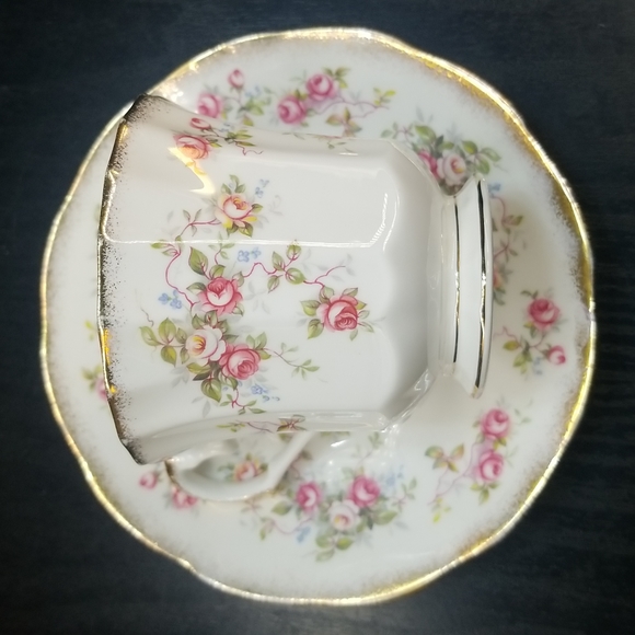 Elizabethan Fine Bone China Rosamund Cup & Saucer - Picture 12 of 13